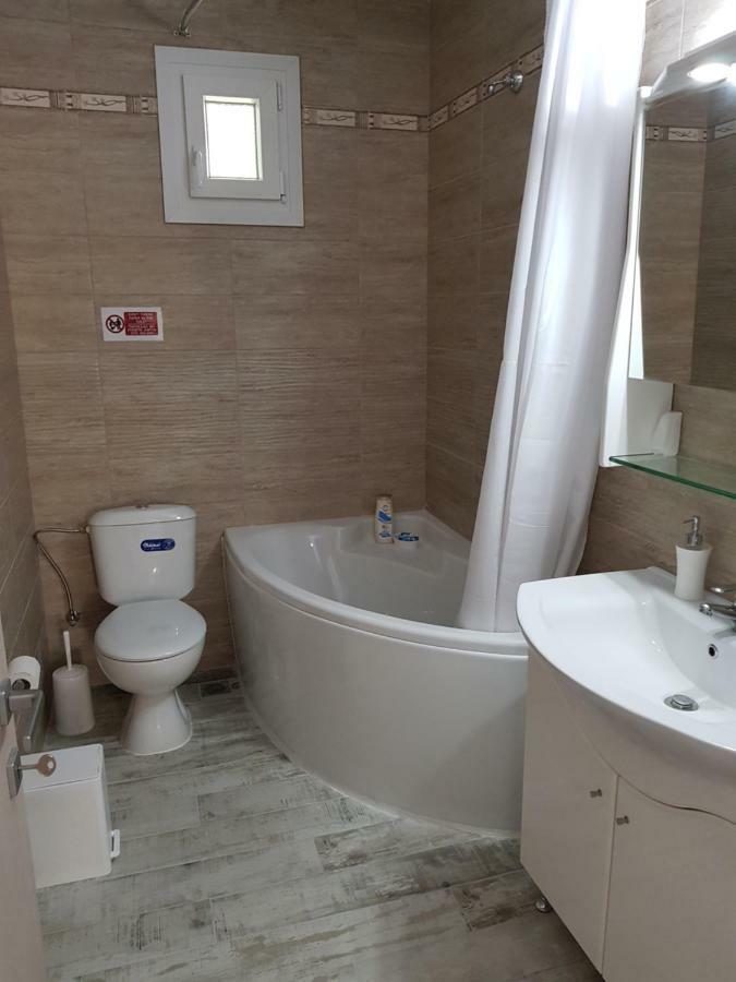 Nautilus Guest House Nea Iraklitsa Exterior photo