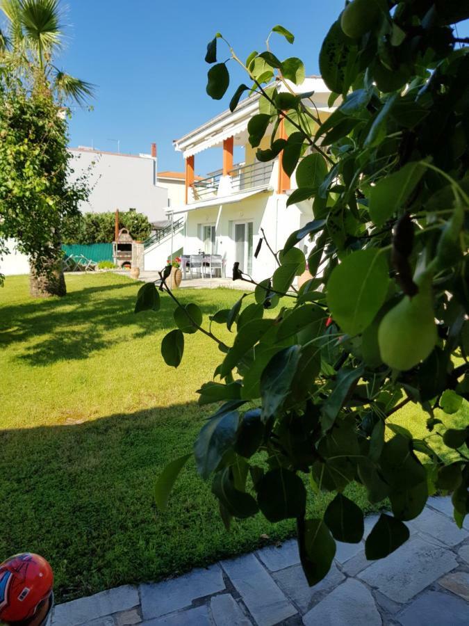 Nautilus Guest House Nea Iraklitsa Exterior photo
